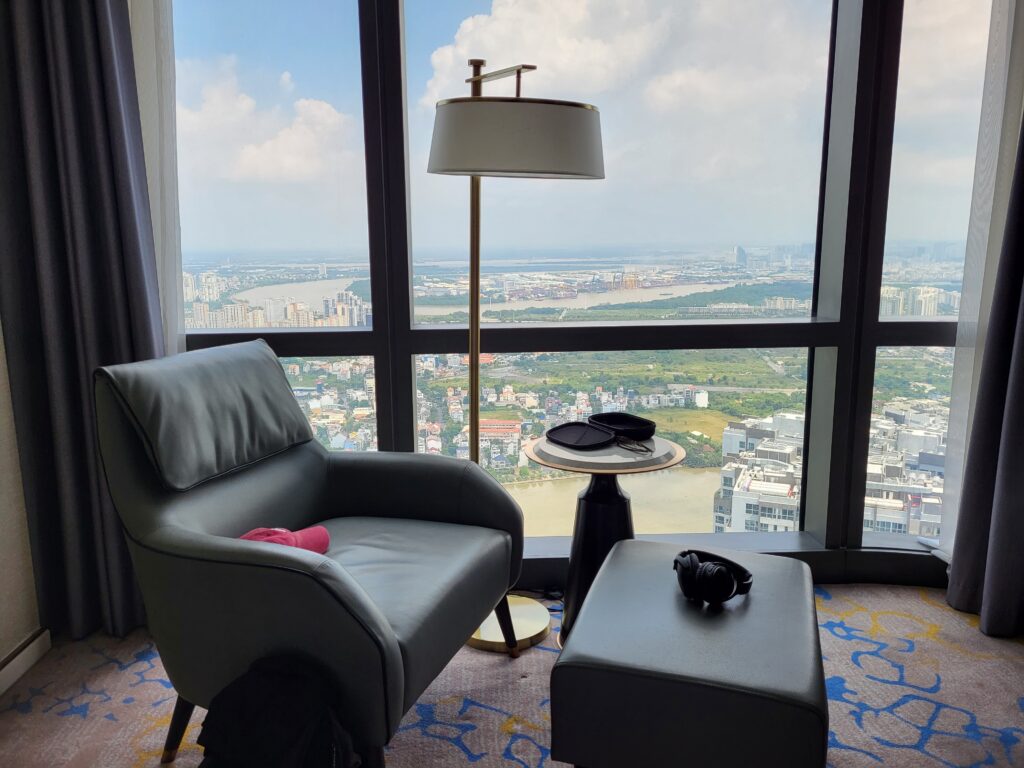 Sessel des Premier Zimmer im Vinpearl Luxury Landmark 81 Ho-Chi-Minh City (Saigon)