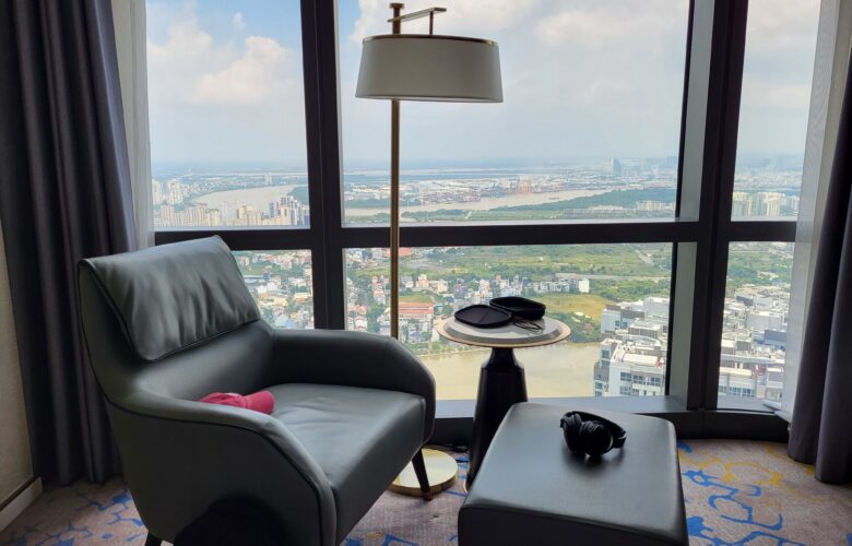 Sessel des Premier Zimmer im Vinpearl Luxury Landmark 81 Ho-Chi-Minh City (Saigon)