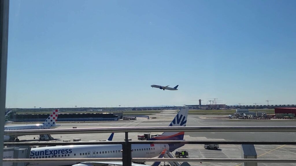 Air Canada Maple Leaf Lounge Ausblick Starbahn