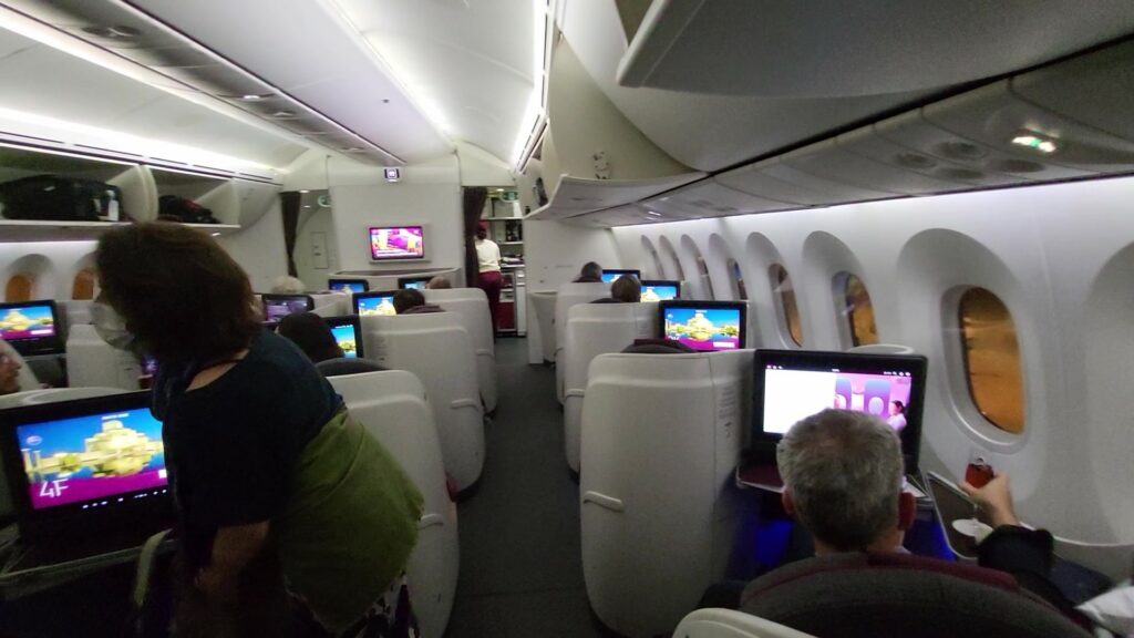 Qatar Airways B787-8 Business Class KAbine